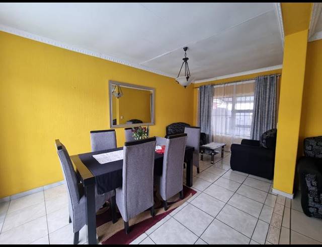 4 BEDROOM HOUSE FOR SALE IN NEWLANDS